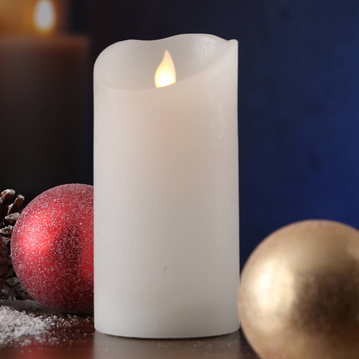 LED Echtwachs Kerze mit beweglicher Flamme Rustik-Optik H: 15cm Timer weiß