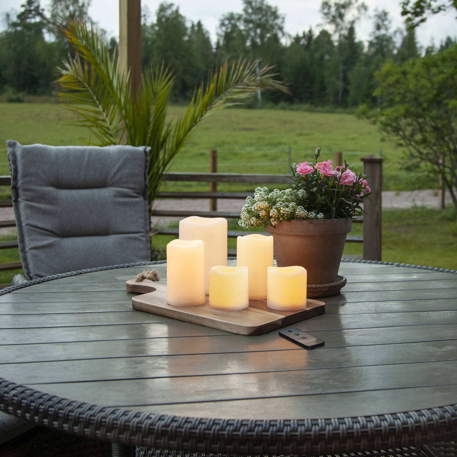 LED Kerzenset Kunststoff outdoor flackernde LED Timer für Außen 5er Set creme