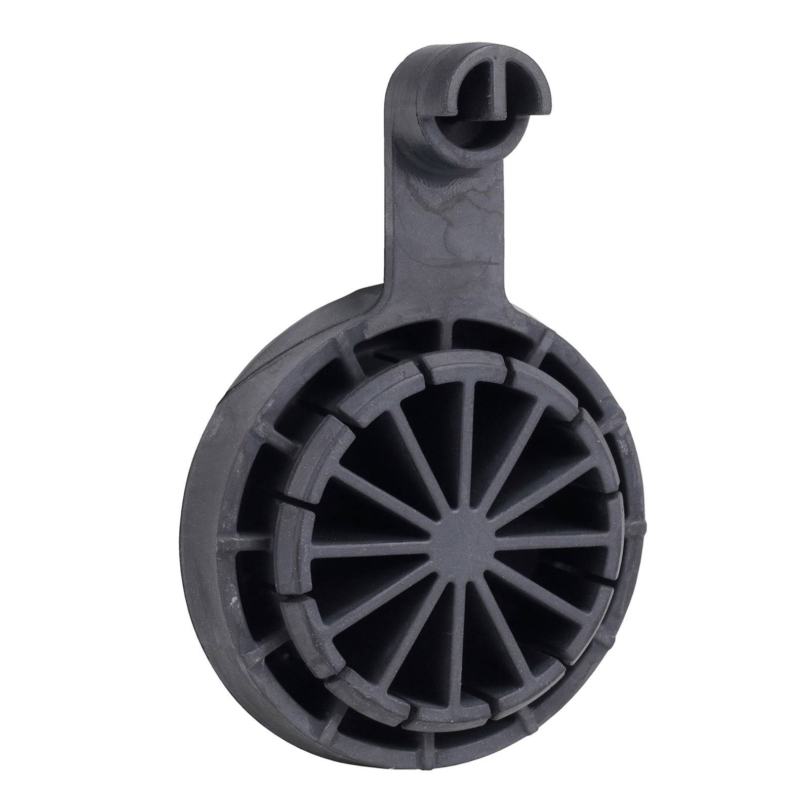 Ein schwarzes, rundes Plastikbauteil mit radialen Speichen und einer Schlaufenbefestigung an der Oberseite, wahrscheinlich eine Komponente oder ein Teil eines größeren Mechanismus.