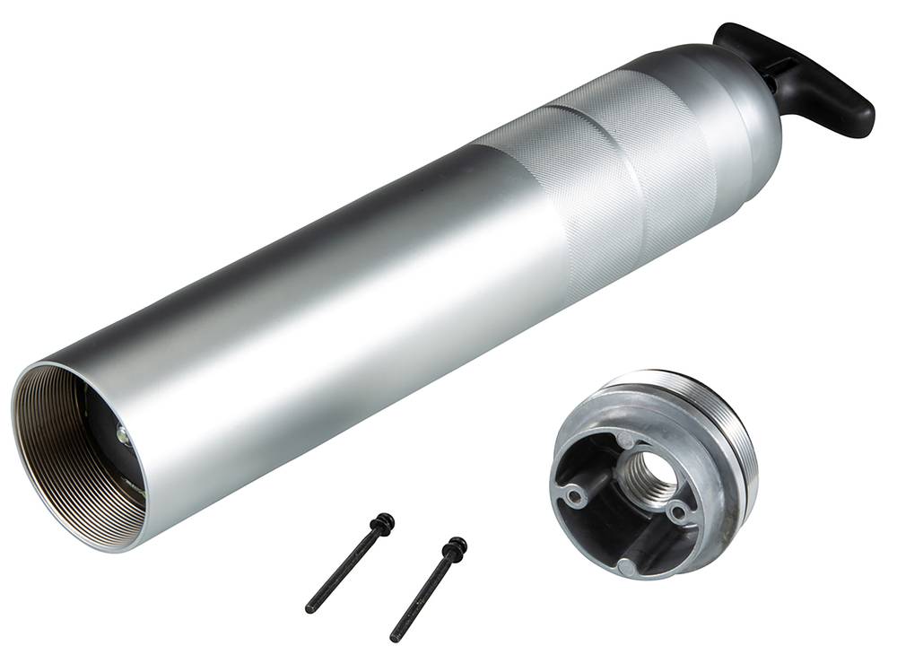 Silbernes zylindrisches Metalltool oder Pumpe mit schwarzem Griff, gezeigt mit einer Kappe mit Gewinde und zwei kleinen Schrauben auf weißem Hintergrund.