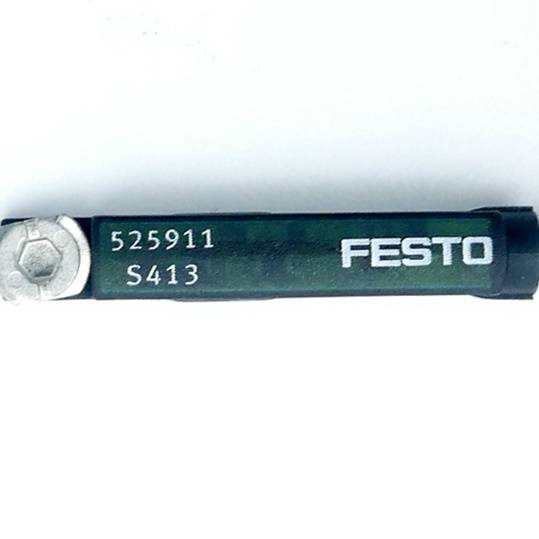 FESTO' Komponente mit den Identifikationsnummern '525911' und 'S413', mit einem sechseckigen Ende versehen.