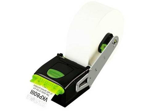 Tischdruckdrucker, der ein weißes Produktetikett aus einer Rolle ausspuckt, mit schwarzem und grauem Gehäuse und grünen Akzenten.