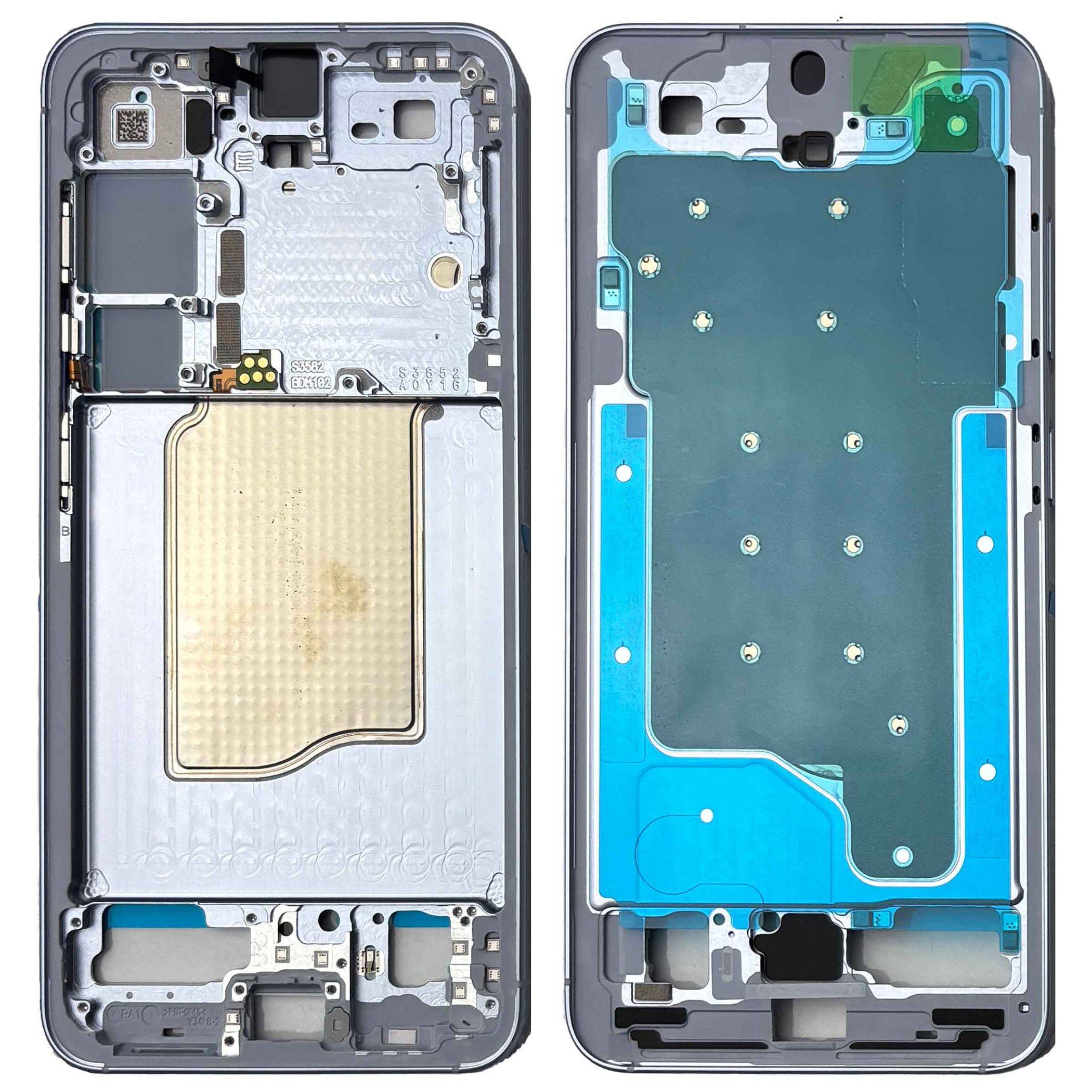 Nebeneinander angeordnete Ansichten des internen Telefonrahmens, auf einer Seite das freiliegende Metallgehäuse und der Batteriebereich, auf der anderen Seite die Schutzabdeckplatten.