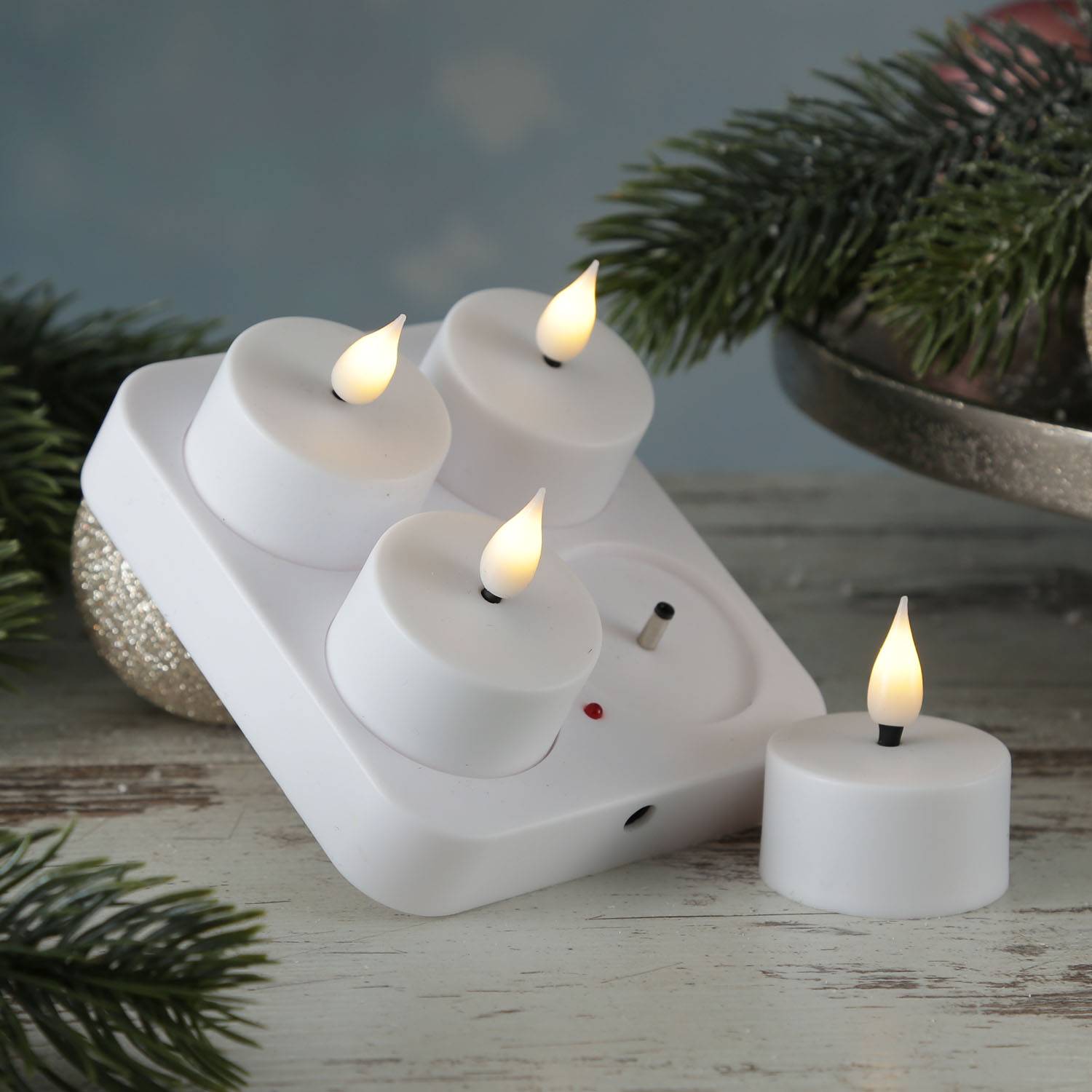 LED Teelichter 4 Stück Mit Ladestation USB Wiederaufladbar D: 4cm Flackernd Weiß