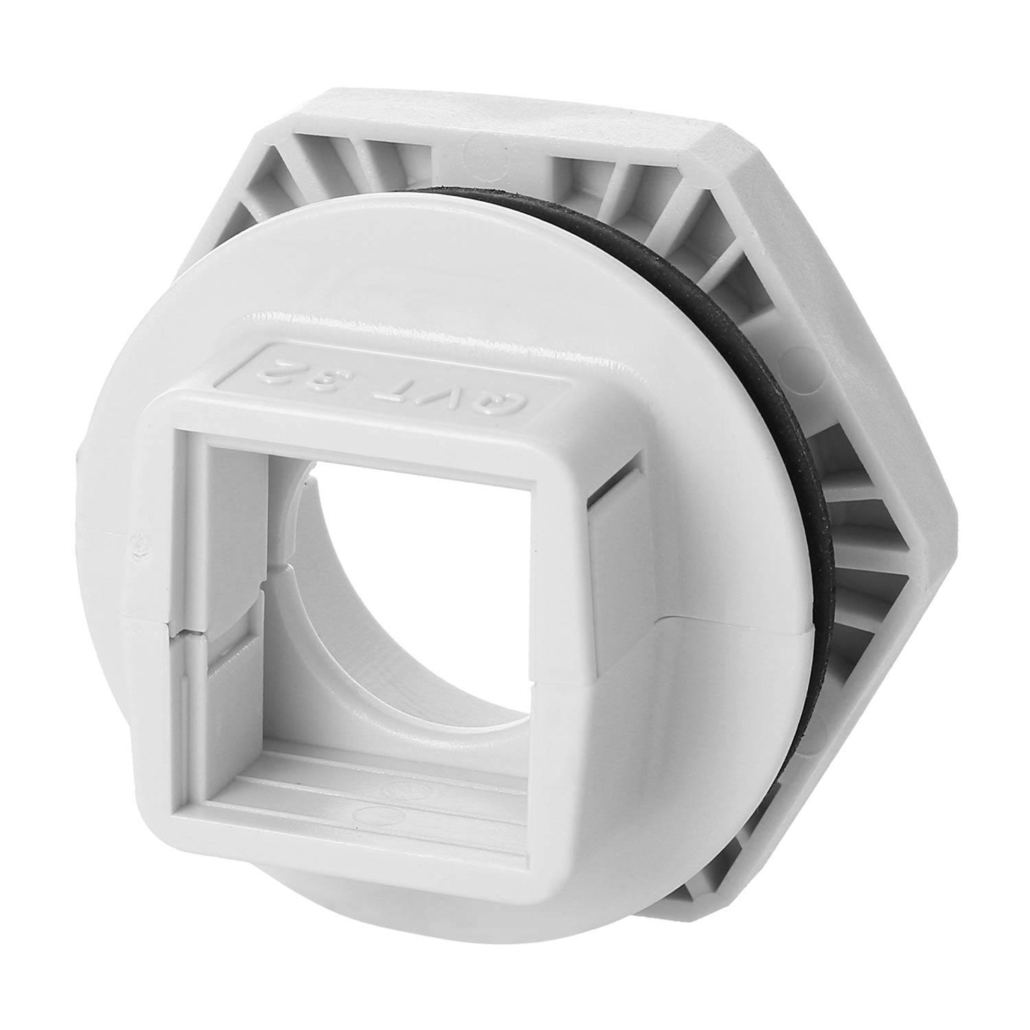 Eine weiße Kunststoff-Gewindearmaturen mit einer quadratischen Öffnung, die zum Anschluss von Rohren oder Schläuchen konzipiert ist, vor einem einfarbigen Hintergrund.