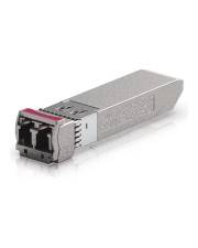 Silbernes SFP-Transceiver-Modul im klassischen Design mit frontseitiger optischer Schnittstelle und Metallgehäuse, dargestellt vor weißem Hintergrund.