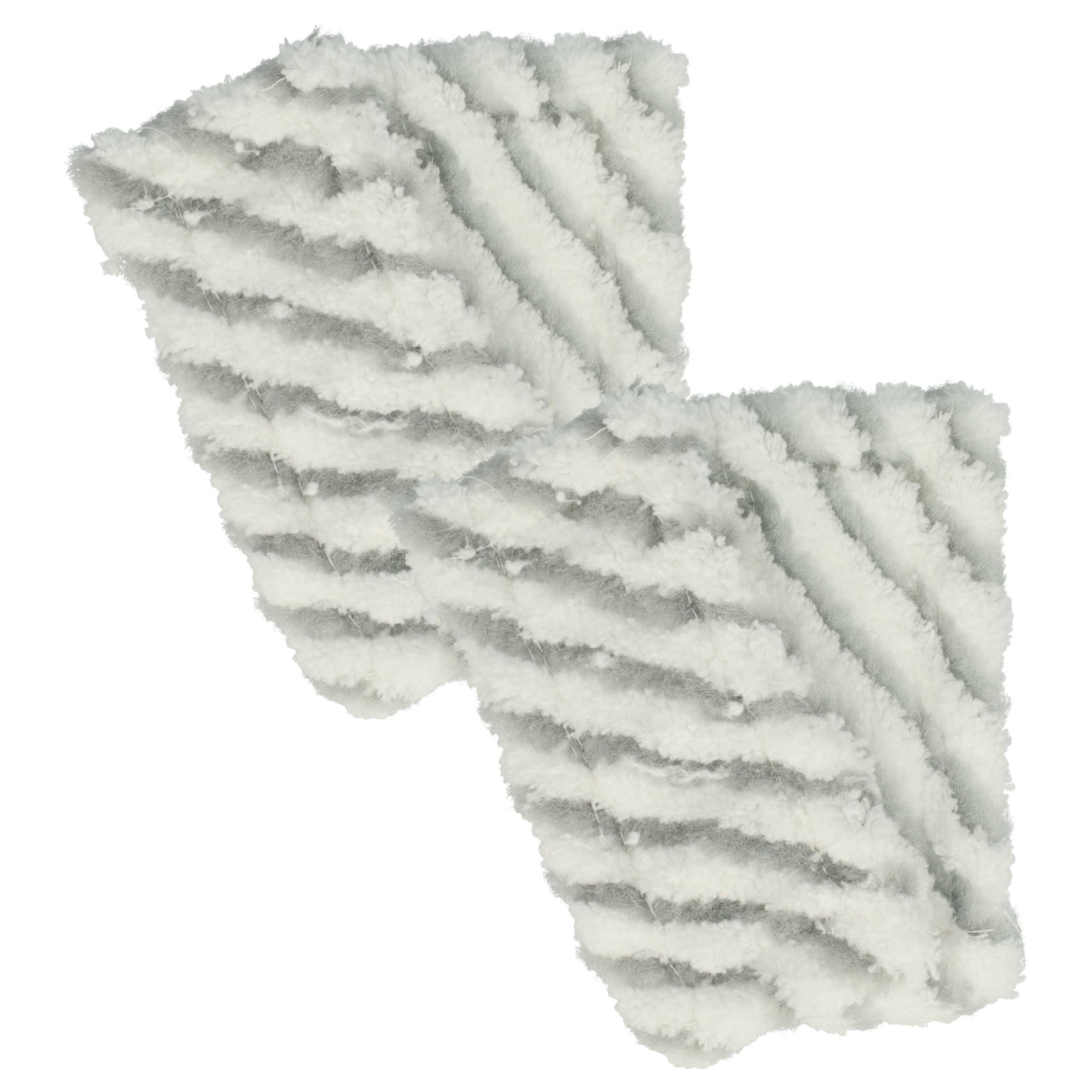Zwei flauschige, strukturierte weiße Chenille-Mopköpfe mit diagonalen Rillen zur effektiven Staub- und Schmutzaufnahme.