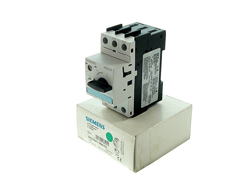 Elektromotorischer Anlasser von Siemens auf einer weißen Produktverpackung, vor einem schlichten Hintergrund.