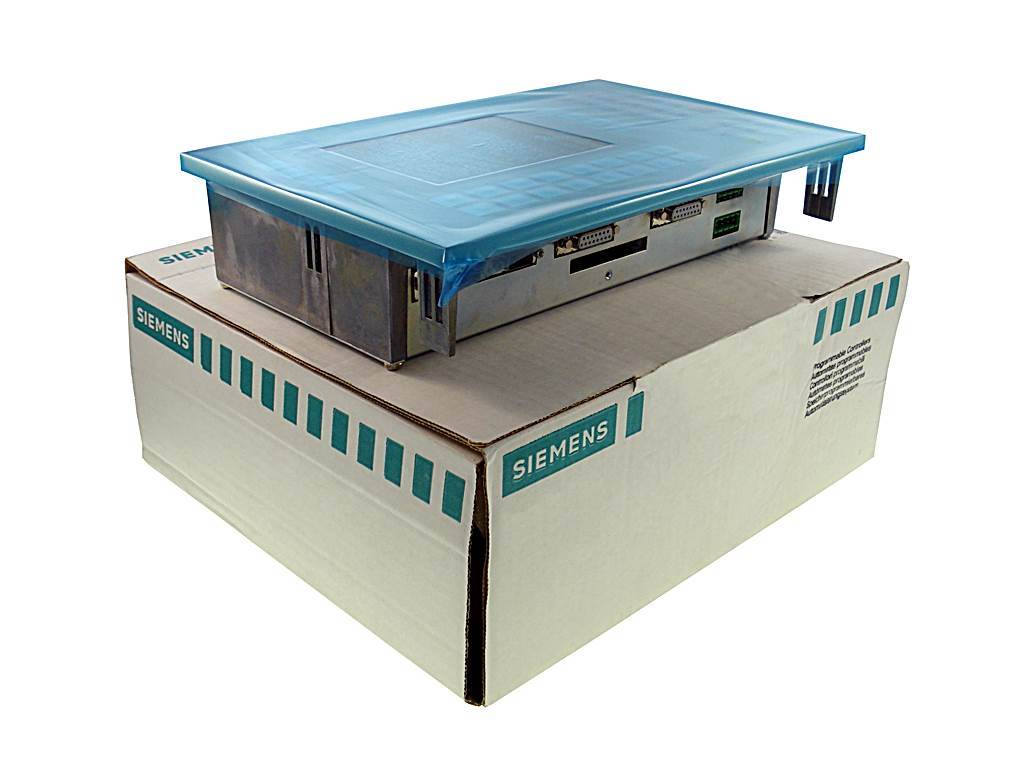 Ein elektronisches Siemens-Gerät in einer blauen Schutzhülle liegt auf seinem Versandkarton aus Pappe.