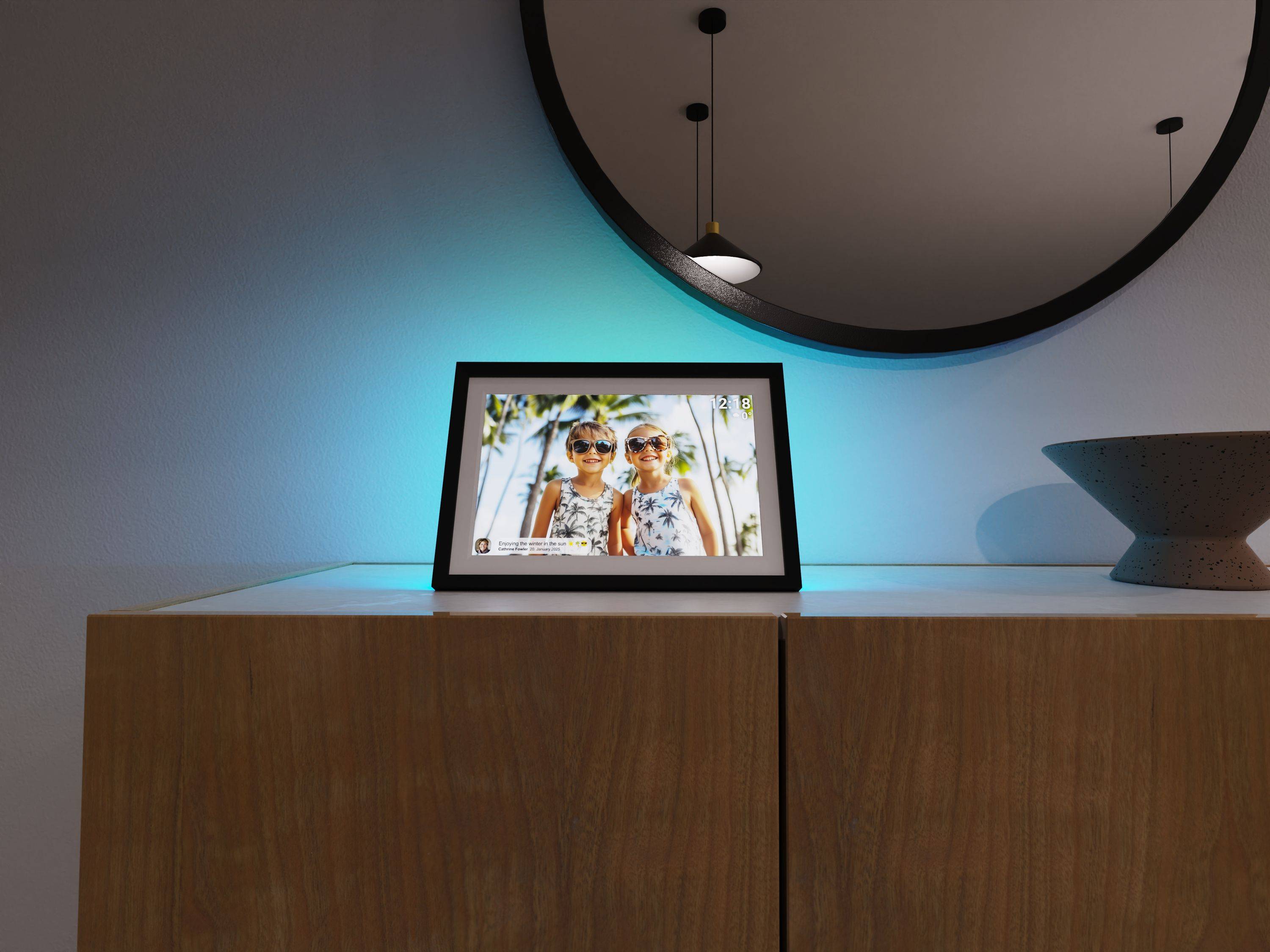 Denver PFF-1081 10,1" Digitaler Bilderrahmen mit WLAN, Touchscreen, 16 GB Speicher, LED Licht & Frameo App