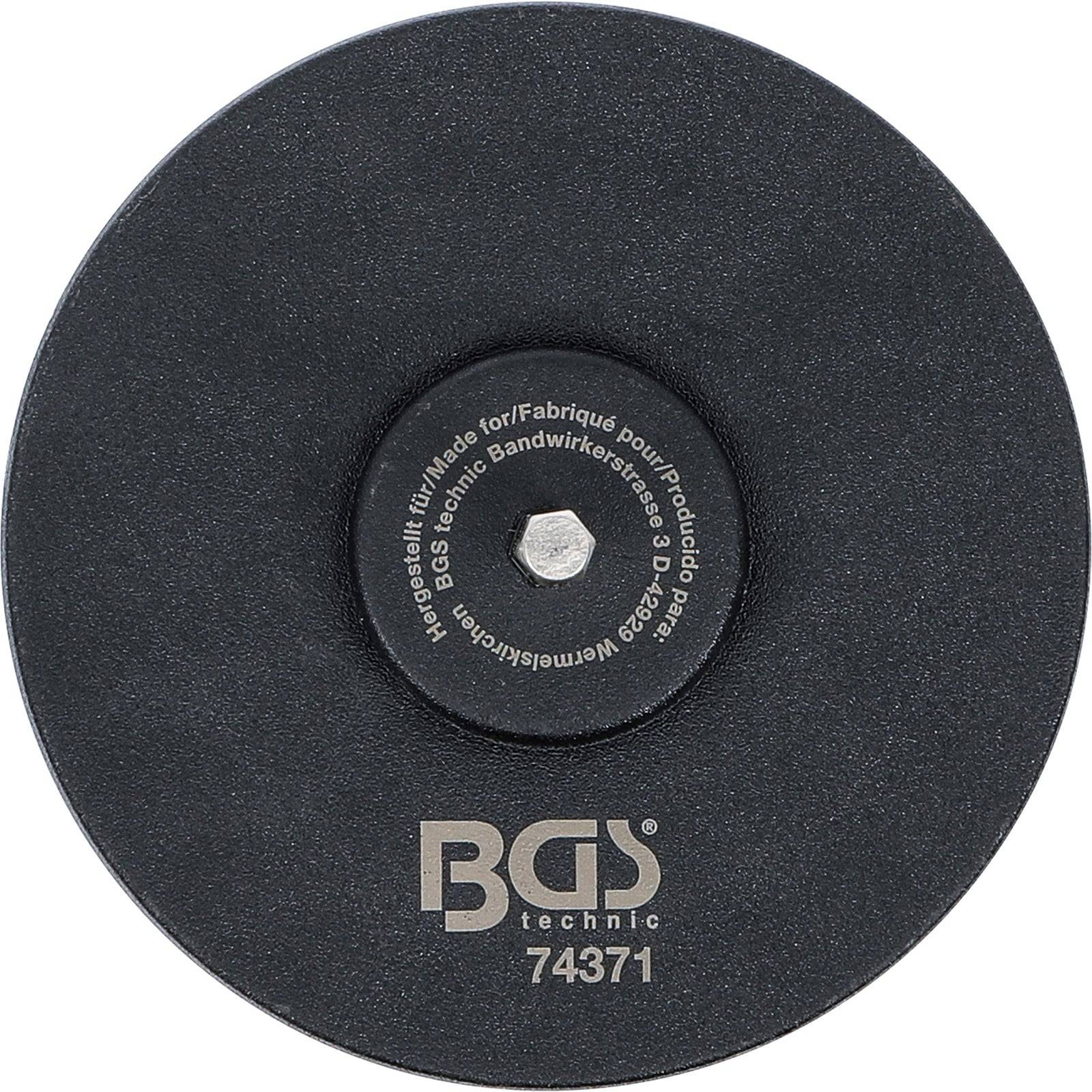 Eine schwarze Scheibe mit in Silber eingravierter Aufschrift 'BGS technic 74371'. Zentraler Text in mehreren Sprachen deutet darauf hin, dass sie für einen Bandschreiber bestimmt ist.