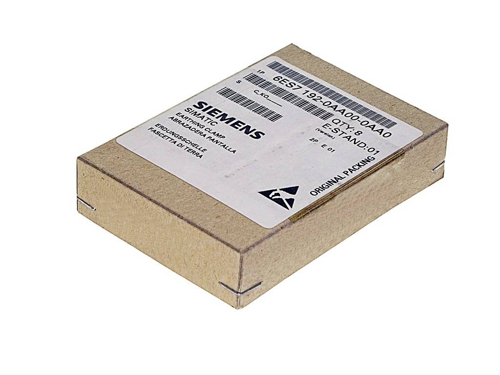 Geschlossenes Siemens-SIMATIC-C7-620-Steuermodul-Gehäuse auf weißem Hintergrund, mit Teilenummer und „ORIGINAL PACKING“ beschriftet.