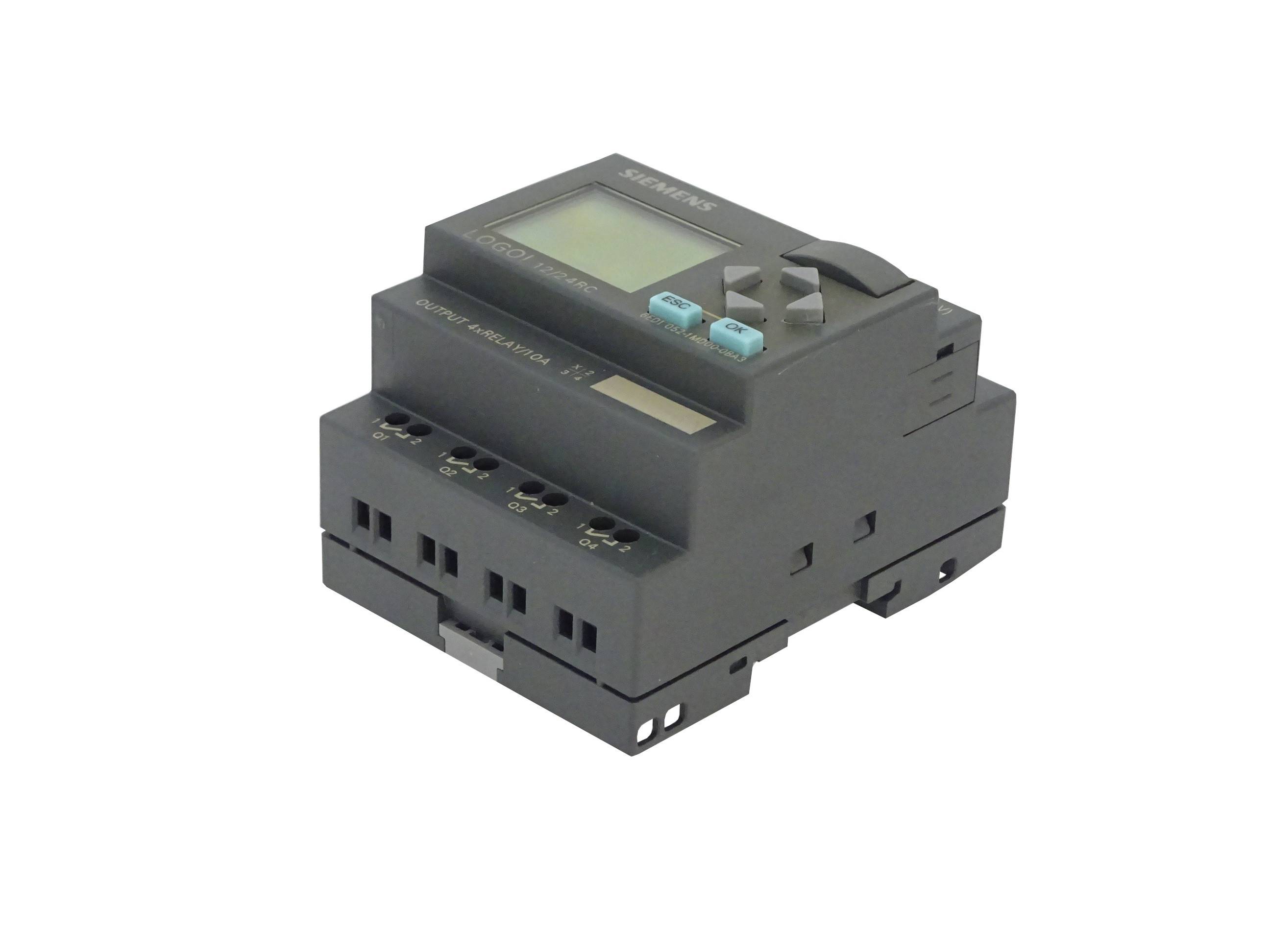 Kompaktes digitales Leistungsmessmodul mit LCD-Display, Tasten und Klemmenanschlüssen auf weißem Hintergrund.