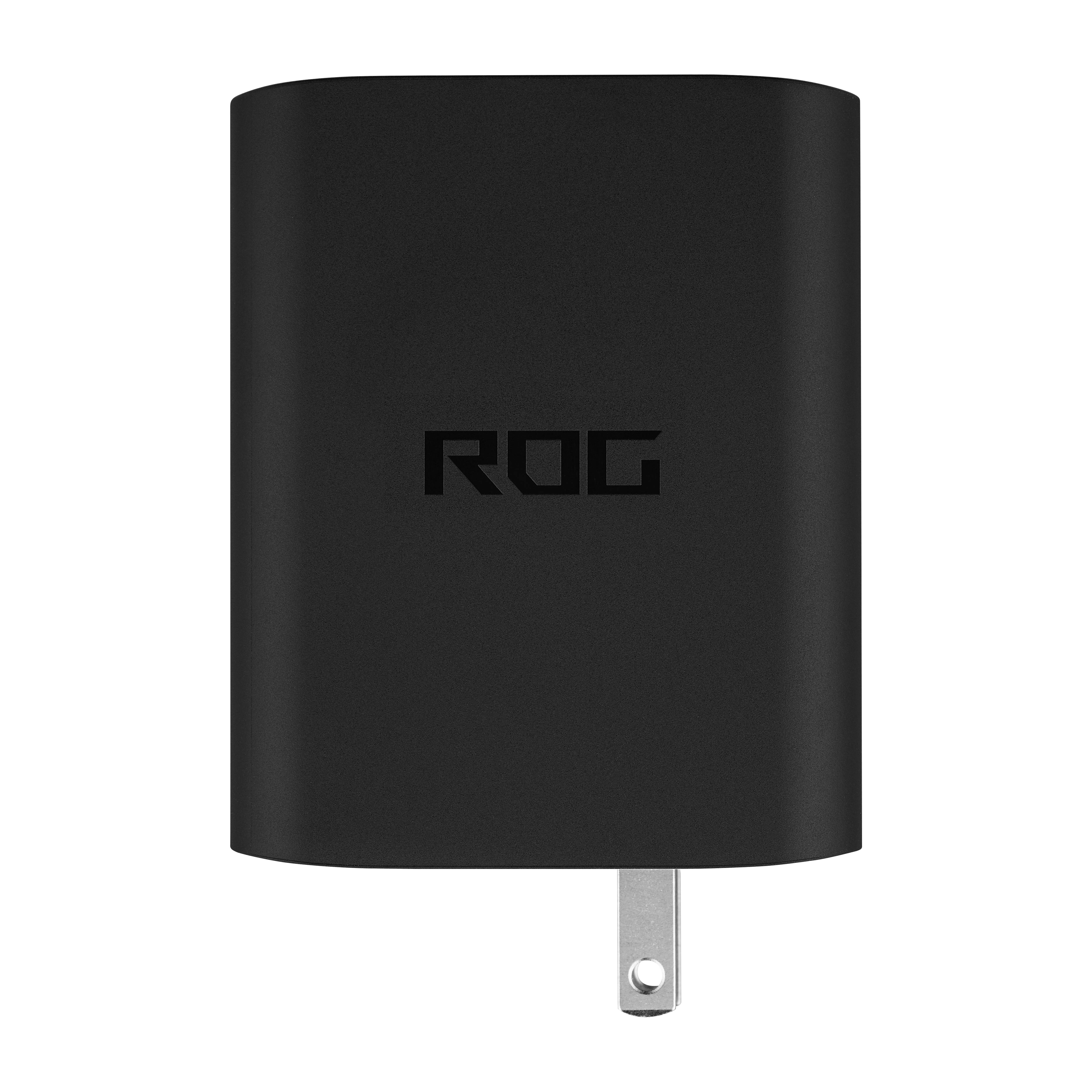 Schwarzer USB-Adapter oder Netzteil mit ROG-Branding und einem einzelnen Metallstecker, der sich von unten erstreckt.
