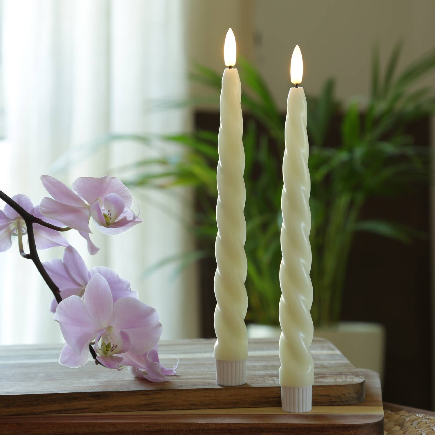 LED Stabkerzen Twist Tafelkerzen gedreht Echtwachs Dinnerkerzen 25cm creme 2St