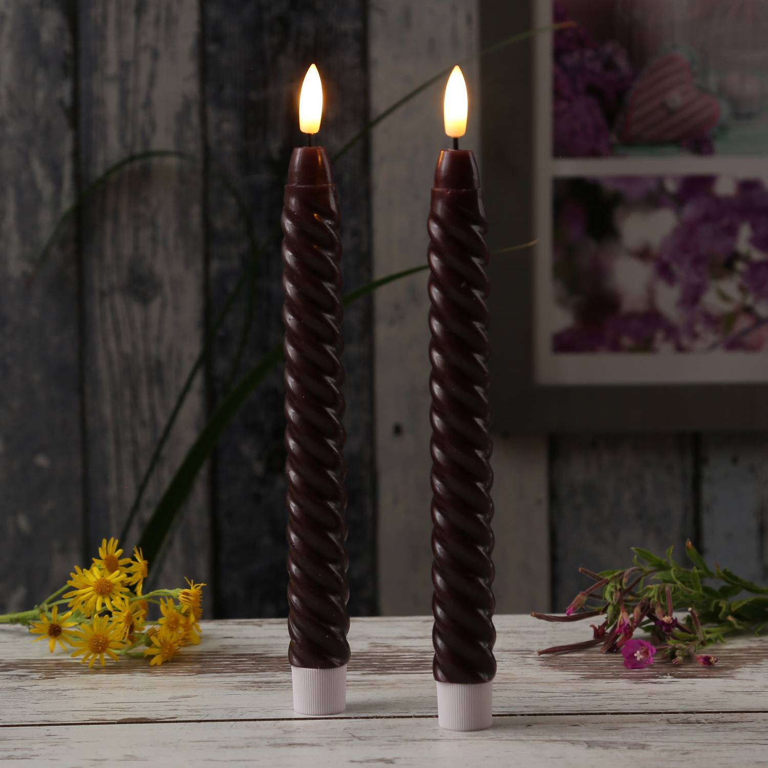 LED Stabkerzen Twist Tafelkerzen gedreht Echtwachs flackernd 25cm Timer rot 2St
