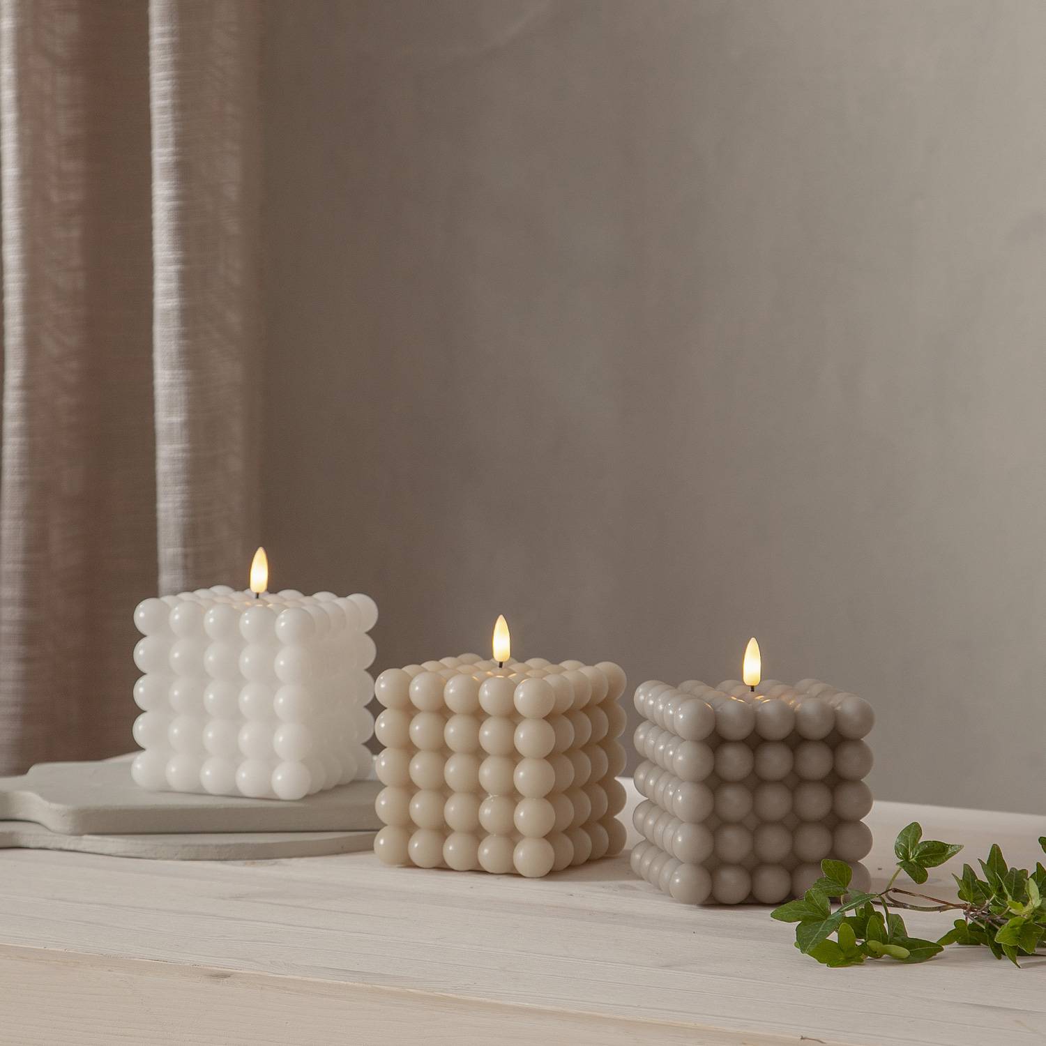 LED Kerze Bubble Würfel Cube Kerze Echtwachs 3D Flamme H: 12,5cm Timer creme