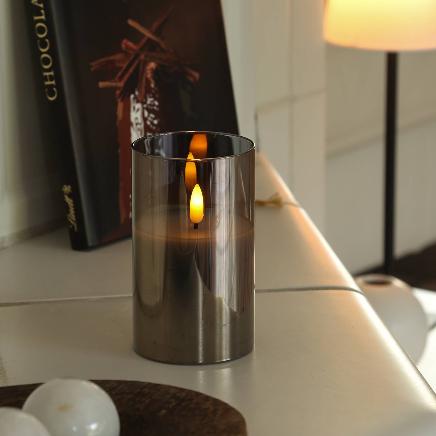 LED Kerze im Glas Windlicht Echtwachs flackernd Timer H: 12,5cm D: 7,5cm grau