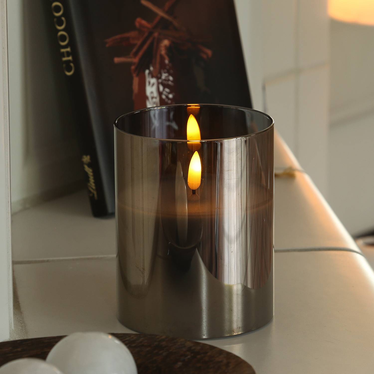 LED Kerze im Glas Windlicht Echtwachs flackernd Timer H: 12,5cm D: 10cm grau