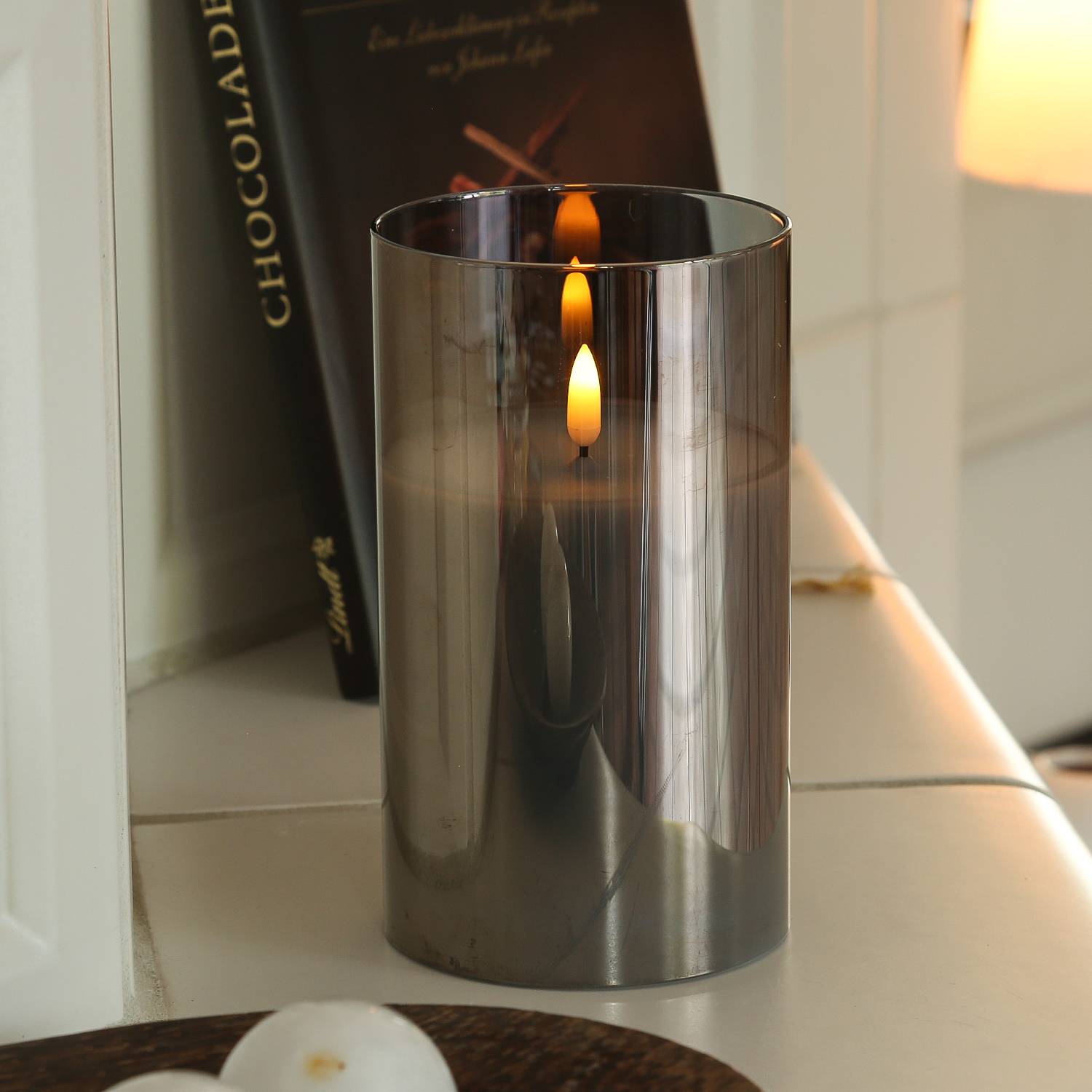 LED Kerze im Glas Windlicht Echtwachs flackernd Timer H: 17,5cm D: 10cm grau