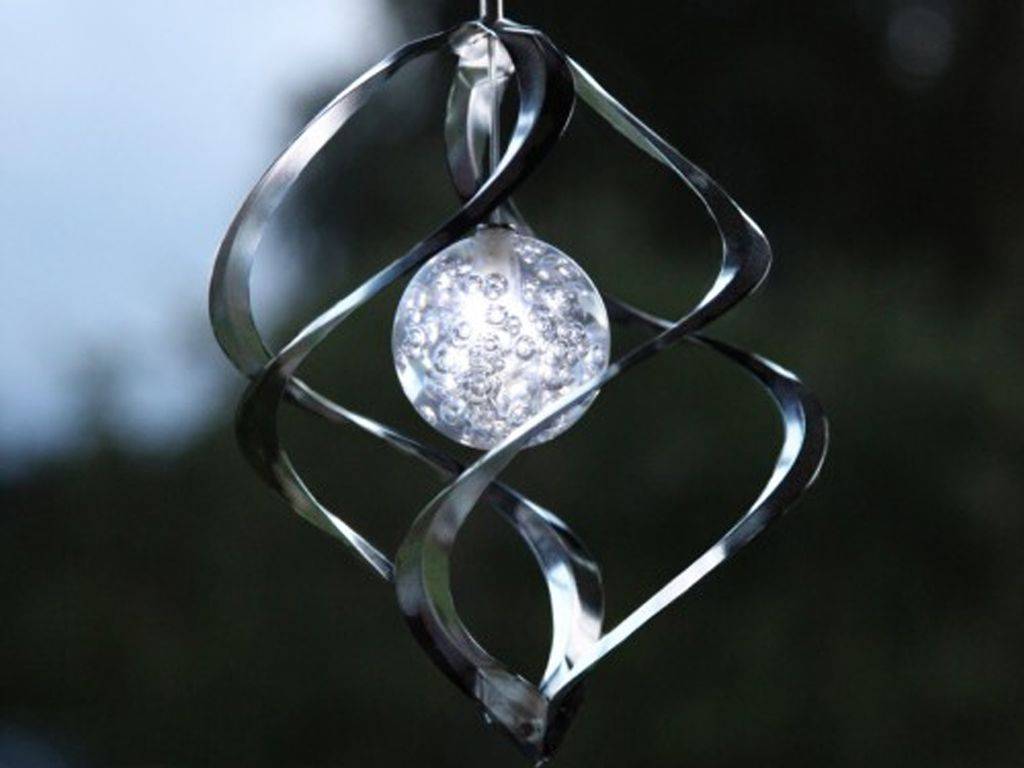 LED Solar Windspiel Spirale kaltweiße LED drehend und leuchtend silber