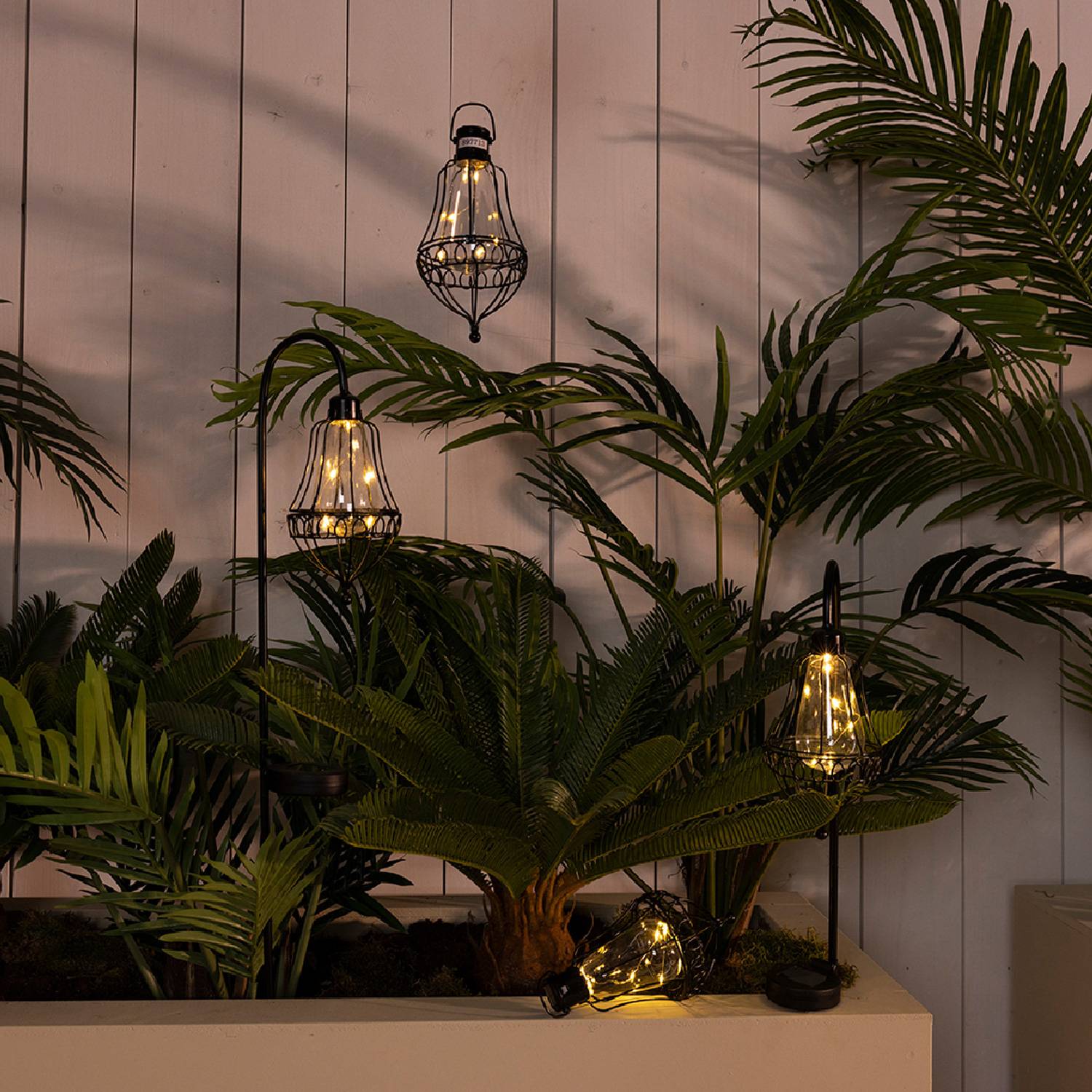 LED Solar Laternen Metall hängend Erdspieß Solarleuchten schwarz Sensor 4 Stück