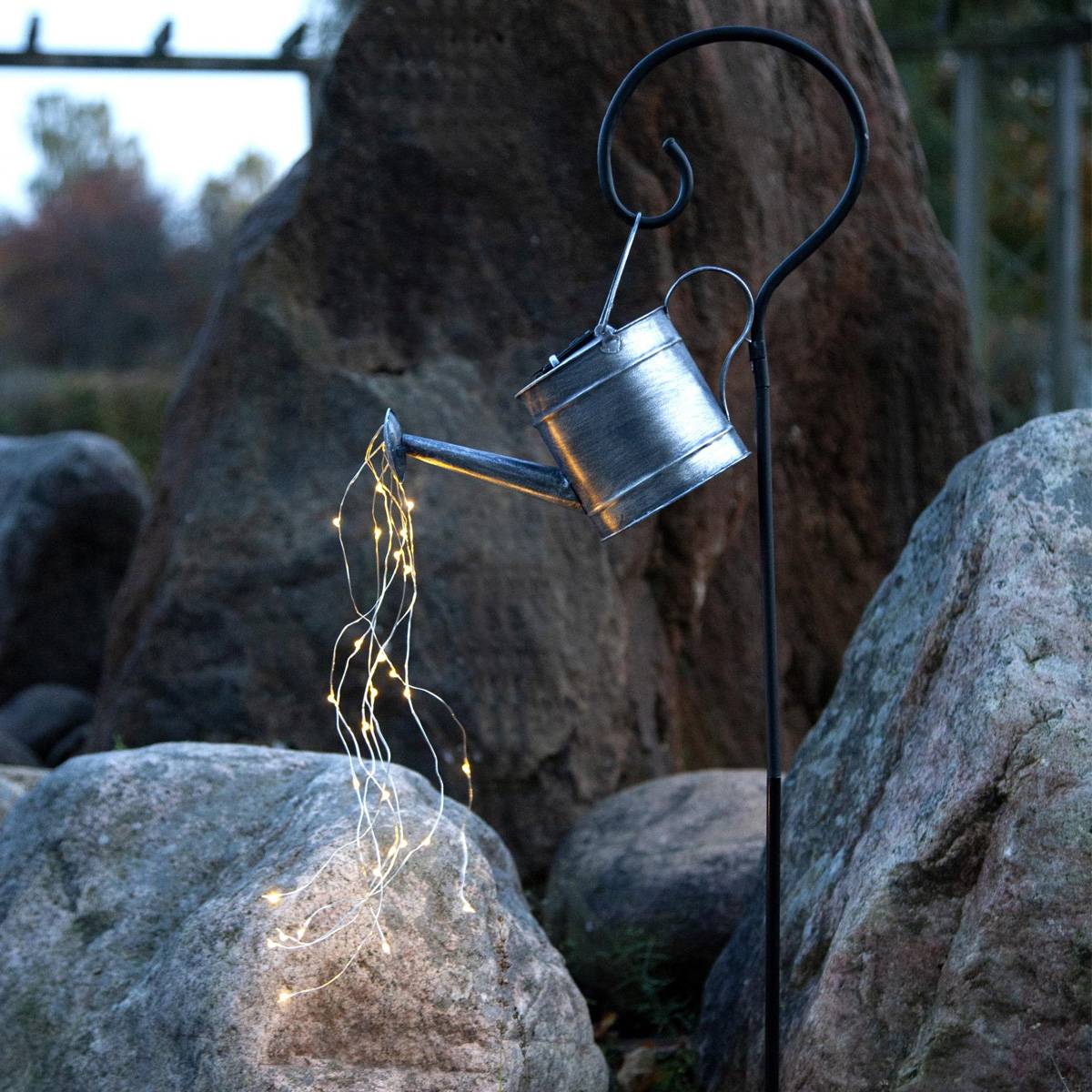 LED Solar Gießkanne Gartendeko Deko-Kanne für Garten Terrasse Gartenstecker