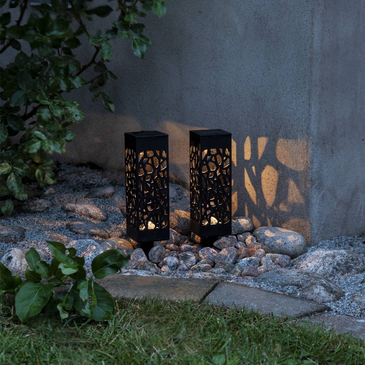 LED Solar Wegleuchte Schattenlaterne Lochmuster H: 18cm Balkon Garten 2er Set