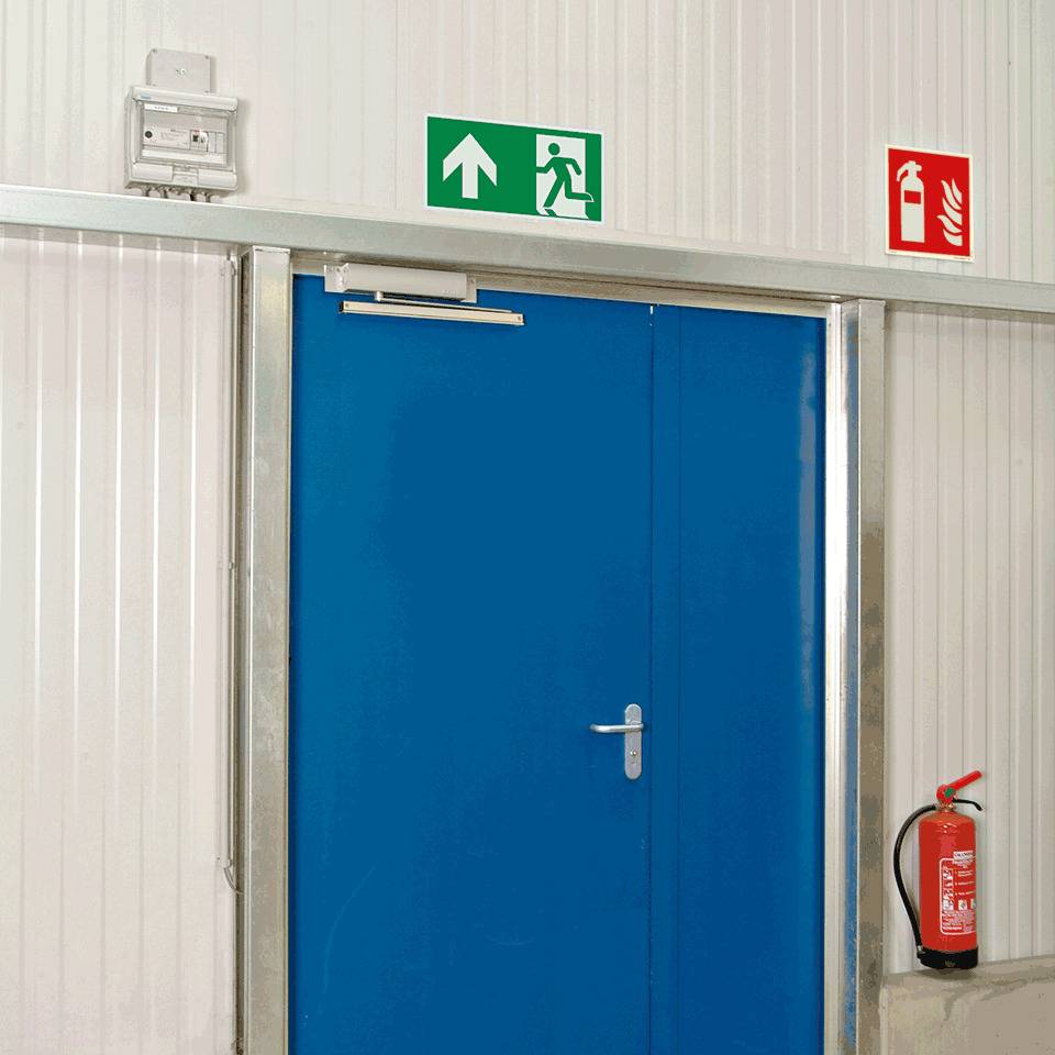 Rettungszeichen Rettungsweg geradeaus, ASR/ISO, Folie, selbstklebend, 300x150mm, ASR A1.3, DIN EN ISO 7010