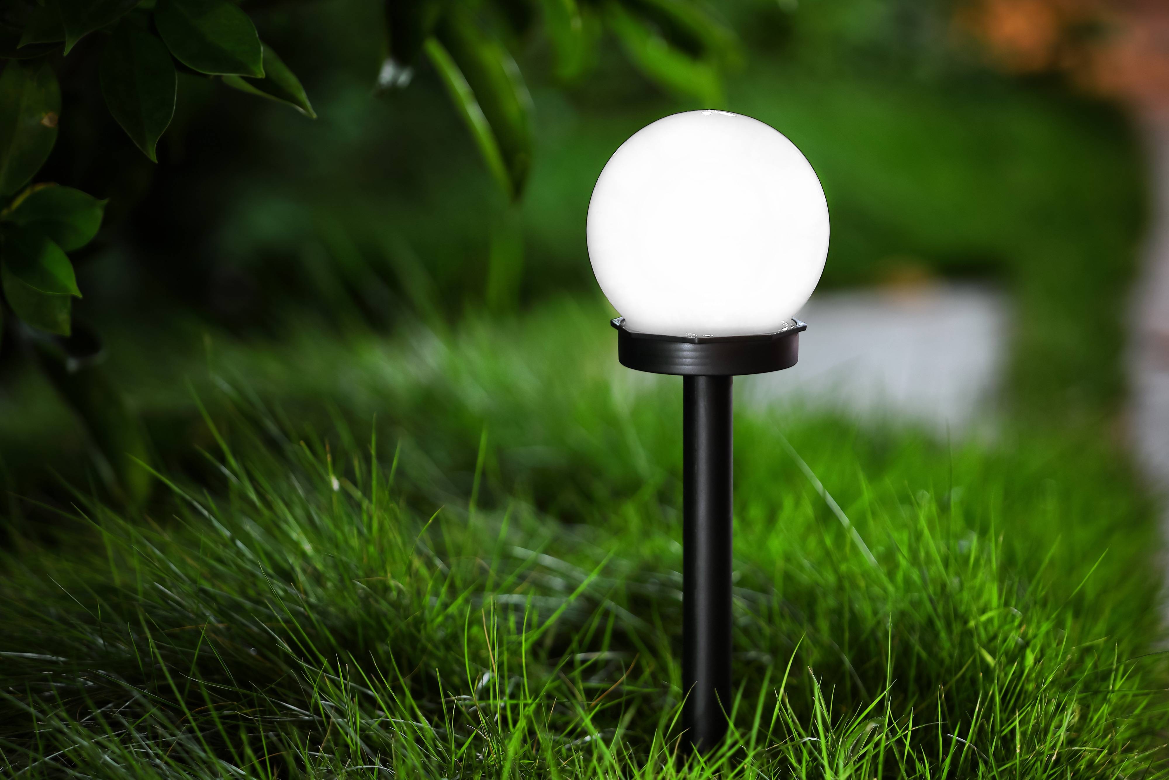 BLULAXA Solar LED-Gartenleuchte, Ø 10 cm, IP44, weiß