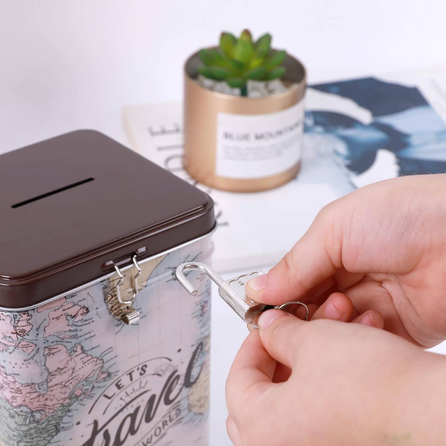 I-TOTAL® Spardose mit Vorhängeschloss Schlüssel Sparbüchse aus Metall MAPS