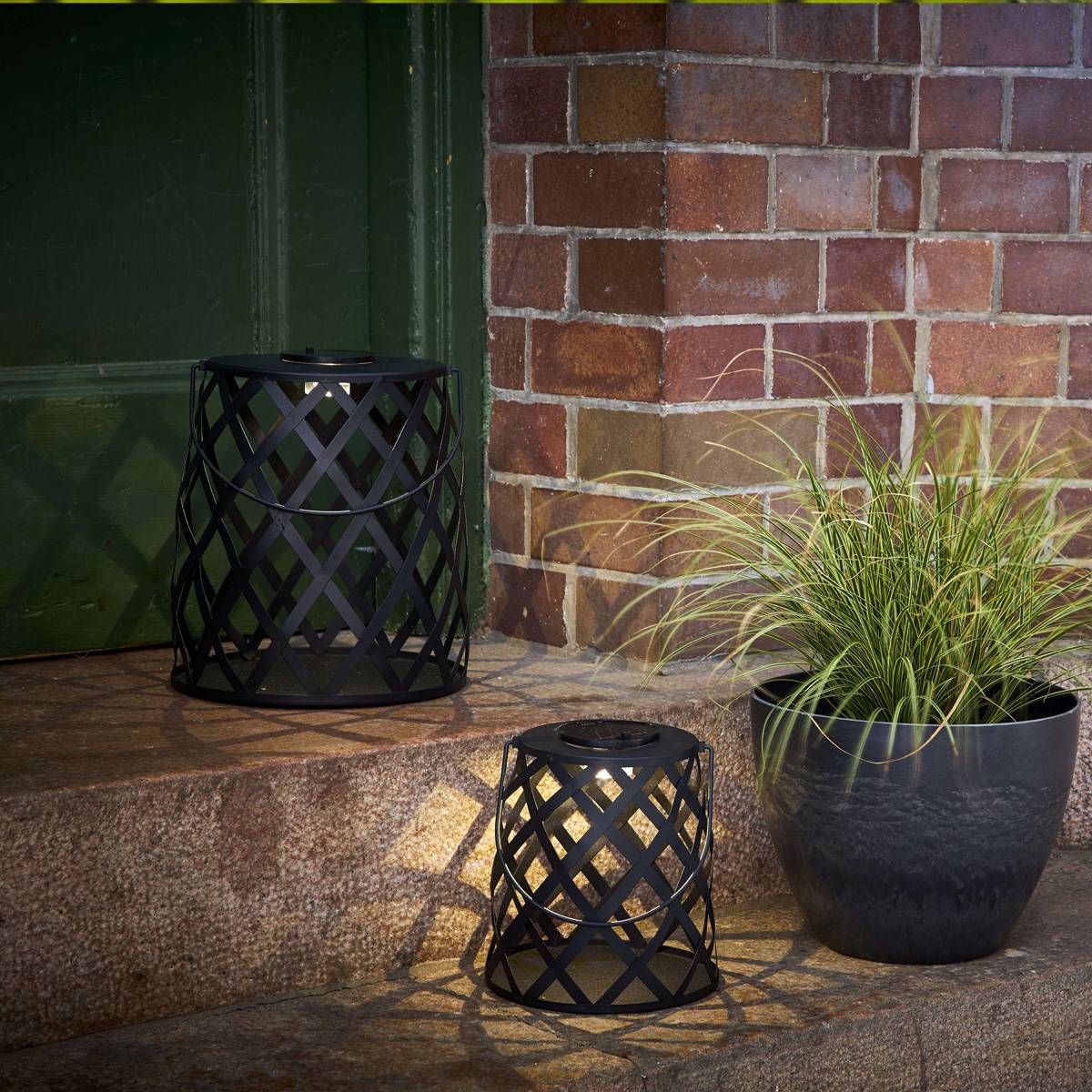 LED Solar Laterne Metall zum Hängen o. Stellen H:28cm Lichtsensor Terasse Garten