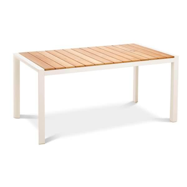 Minimalistischer rechteckiger Außentisch mit einer hellen Holzlattung und weißen Beinen auf weißem Hintergrund.