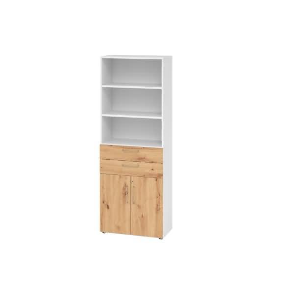 Hoher weißer Schrank mit drei offenen Regalen und einem unteren Fachbereich mit Holzmaserung und Doppeltür auf einfachem Hintergrund.