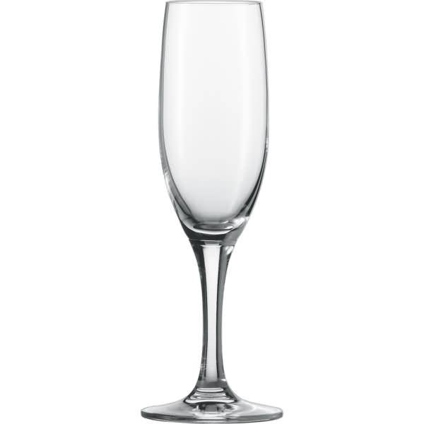 Ein leeres, klares Champagnerglas auf weißem Hintergrund.