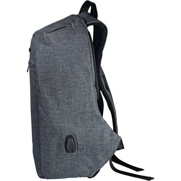 Grauer Rucksack mit schwarzen Riemen in Seitenansicht auf weißem Hintergrund.