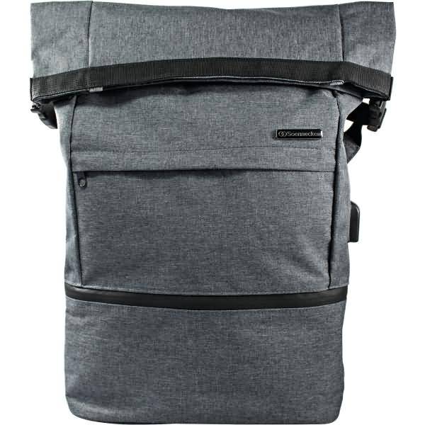 Grauer Rucksack mit Rollverschluss, Vordertasche und Reißverschlussblende, auf weißem Hintergrund abgebildet.