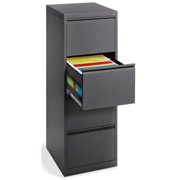 Schwarzer Metallakten-Schrank mit einer offenen Schublade, die farbcodierte Hängesmappen zeigt.