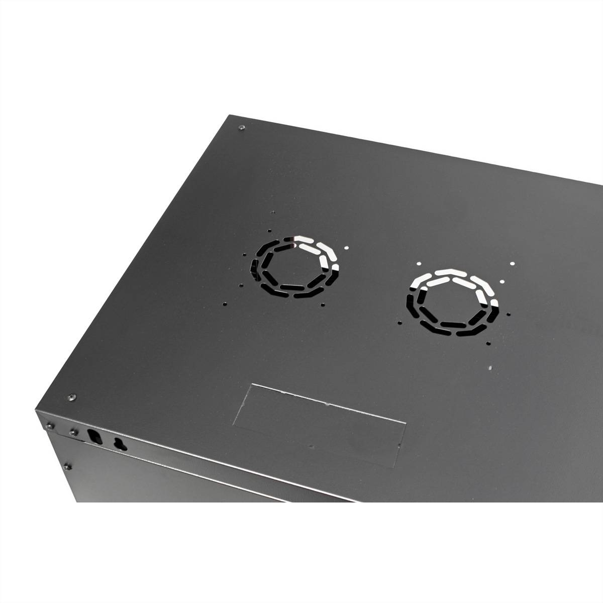 Ein Oberflächenpanel eines Metallserver-Schranks mit Belüftungslöchern und Befestigungspunkten, das für die Kühlung elektronischer Komponenten im Inneren konzipiert ist.