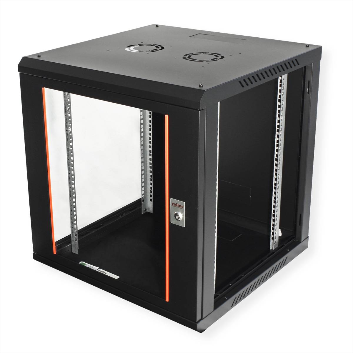 Ein schwarzer Serverrack-Schrank mit Glastüren und orangefarbigen Rahmen, konzipiert zum Schutz und zur Organisation von IT-Ausrüstung, in einer schräggestellten Ansicht gezeigt.