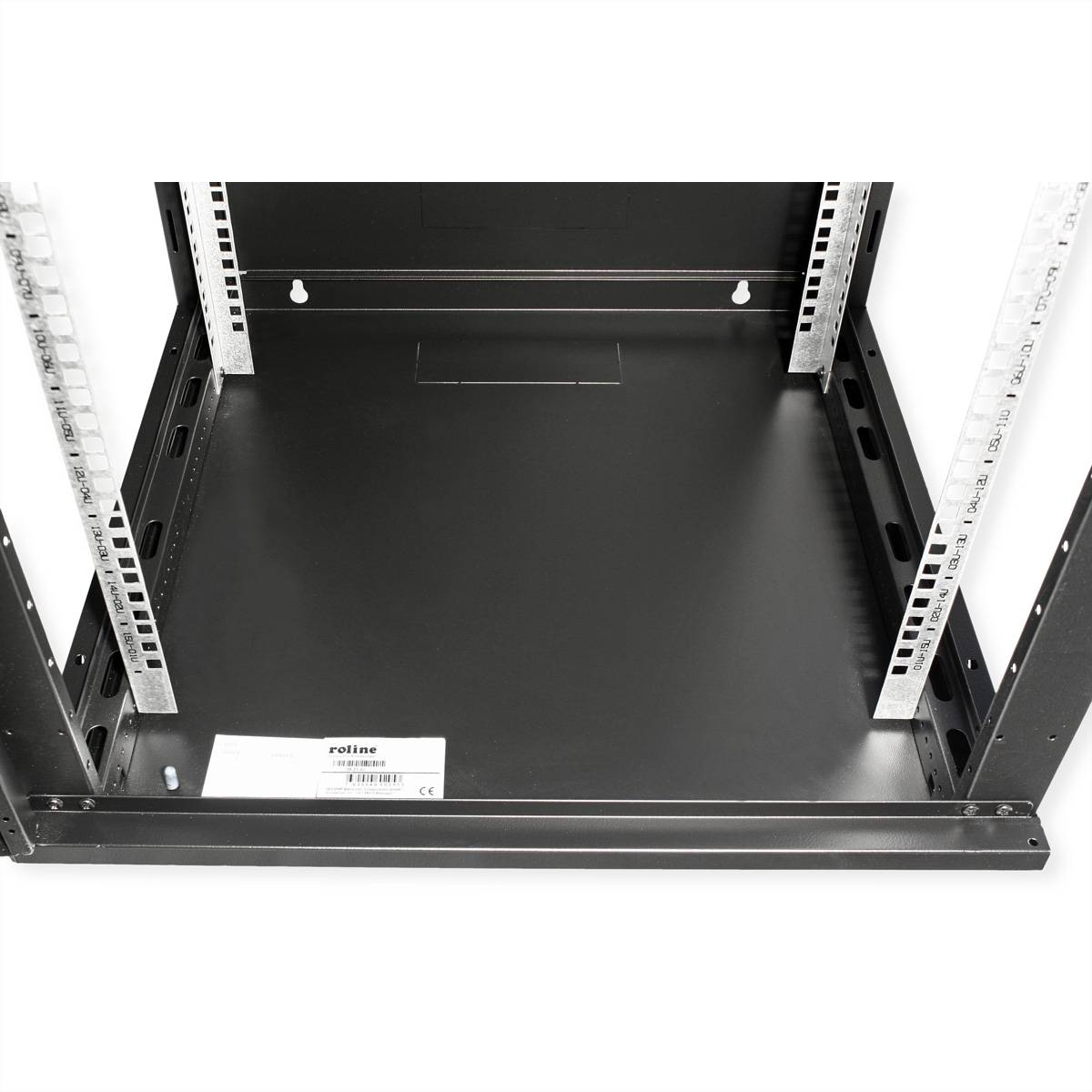 Eine schwarze Server-Rack-Basis mit silbernen Montageschienen, von oben betrachtet. Ein Etikett mit dem Text 'rolan' und einigen technischen Spezifikationen ist sichtbar.