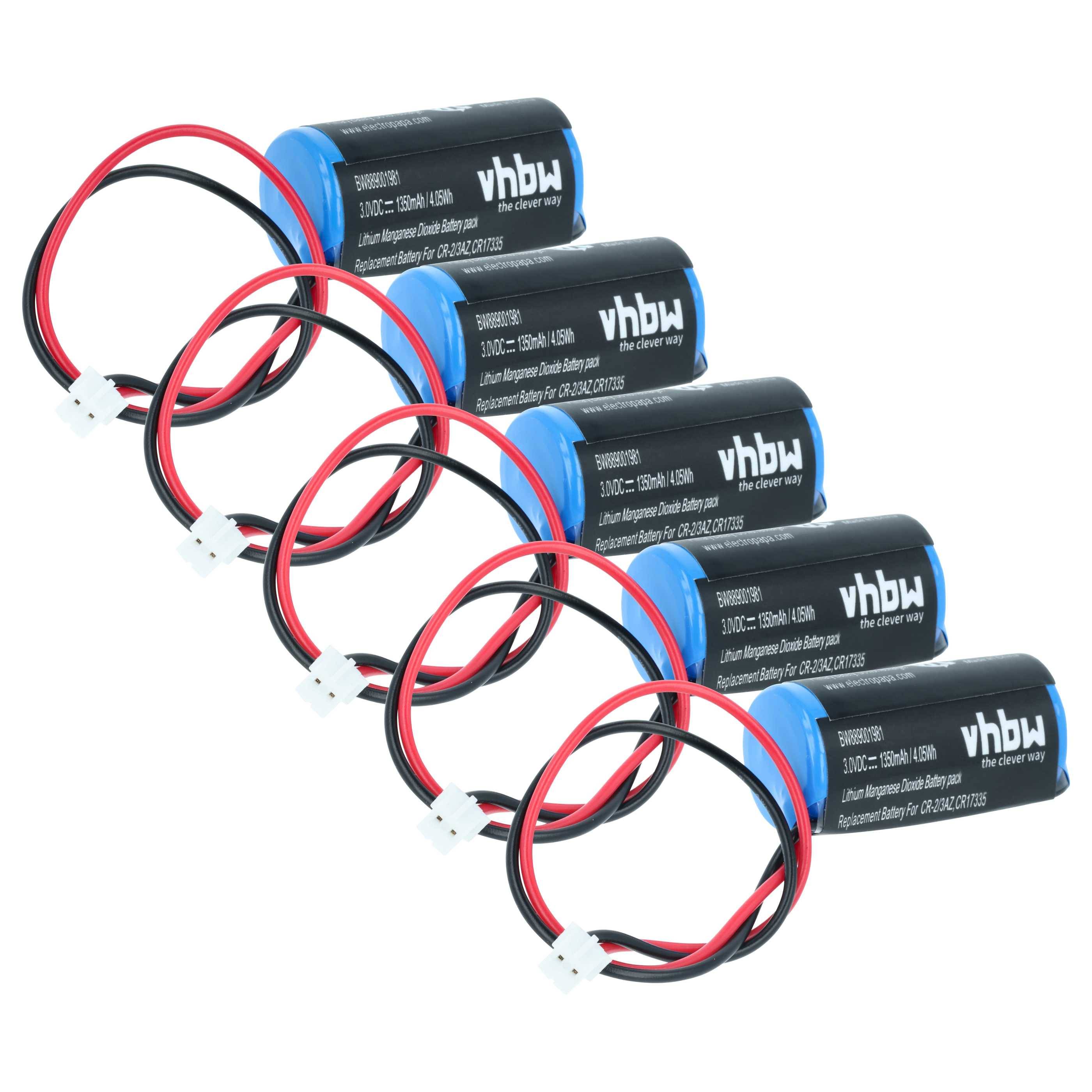 Fünf blaue wiederaufladbare Batterien mit Anschlüssen und rot-schwarzen Kabeln, mit der Aufschrift 'vhbw', seitlich nebeneinander liegend und nach oben geneigt.