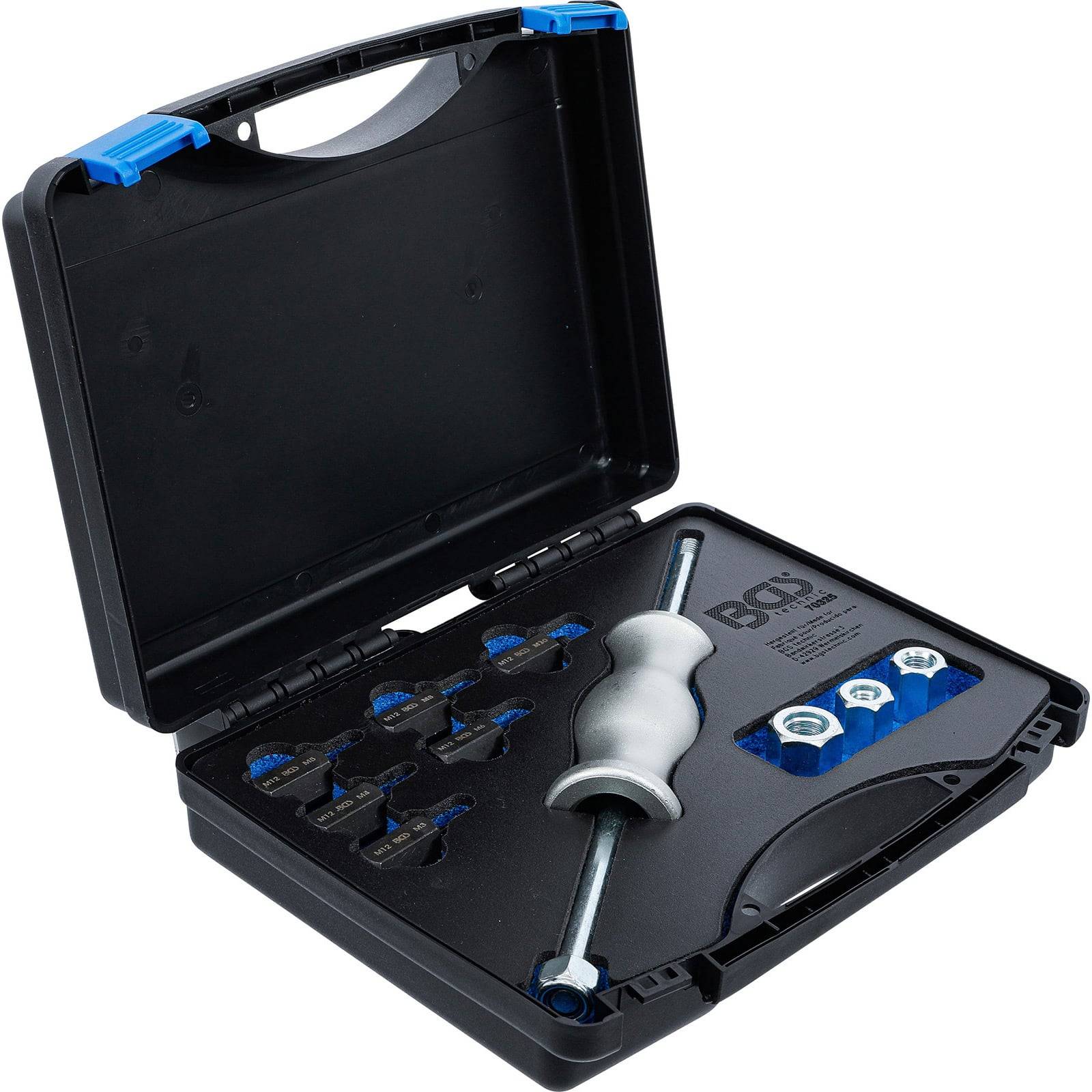 Ein schwarzer Kunststoffkoffer geöffnet, der einen Radnabenzieher-Satz mit acht Adaptern, einem Gleithammer und einem T-Griff zeigt, der für Fahrzeugwartung verwendet wird.