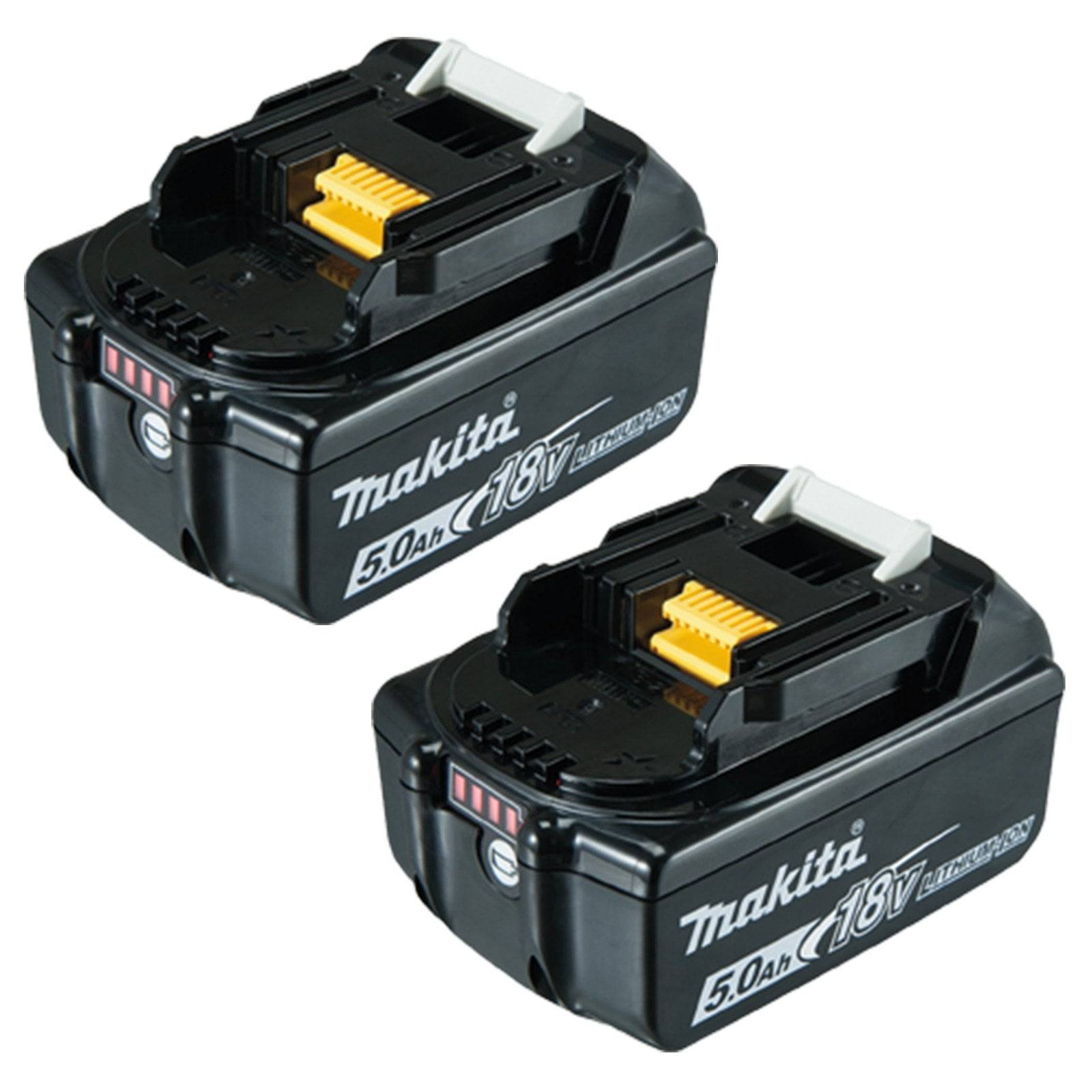 Zwei schwarze Makita 18V 5,0Ah Lithium-Ionen-Akkus werden gezeigt. Sie verfügen über Ladeanzeigenlichter und Markenbeschriftung.