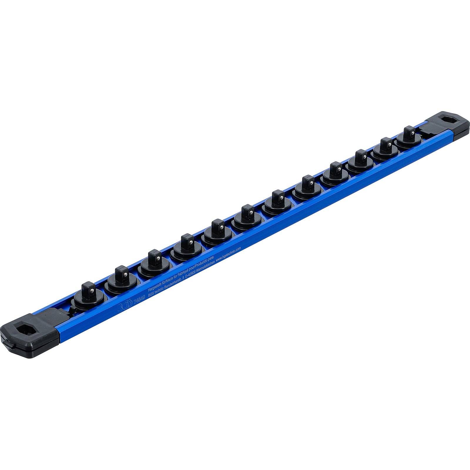 Ein blauer magnetischer Sockethalter mit schwarzen Clips, die gleichmäßig entlang seiner Länge verteilt sind, verwendet zum Organisieren und sicheren Festhalten von Steckschlüsseln.