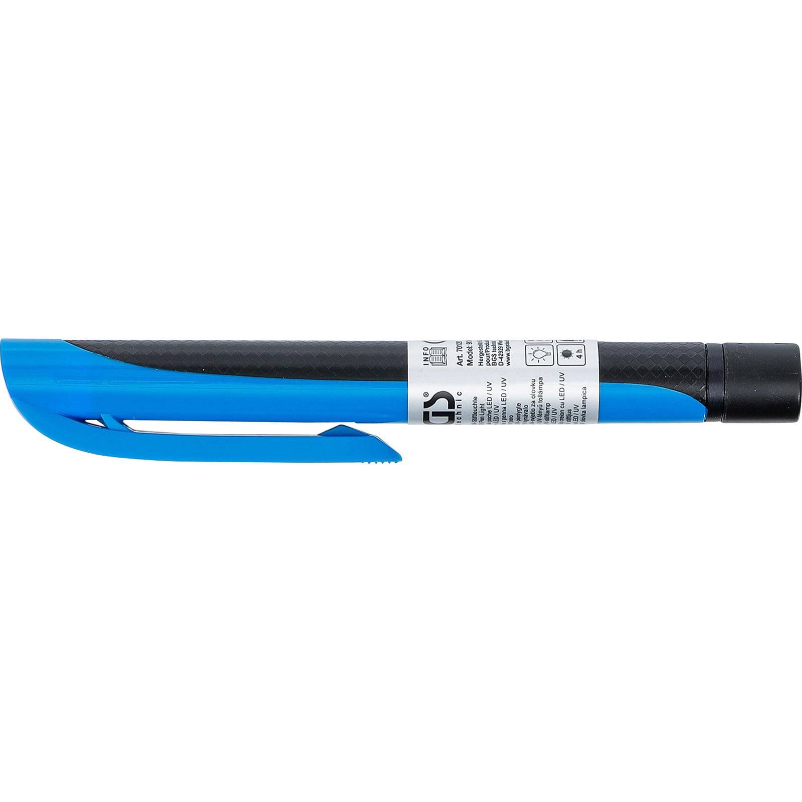 Ein blauer und schwarzer Stift mit einer Klammer, horizontal liegend, mit strukturiertem Griff und gedruckten Details am Schaftkörper.
