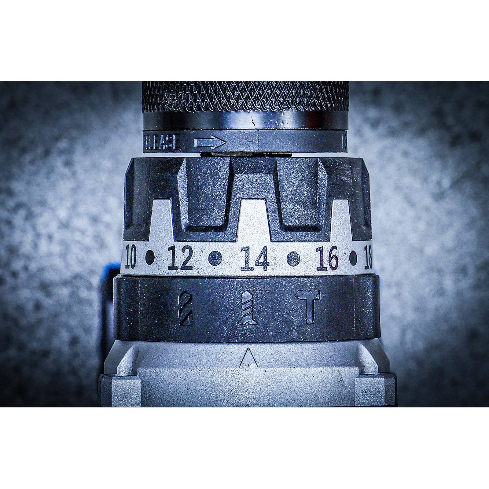 Eine Nahaufnahme eines mechanischen Zahnrads mit einem abgeschrägten Knopf, auf dem die Zahlen 10, 12, 14, 16 als Einstellungen oder Messungen gekennzeichnet sind.
