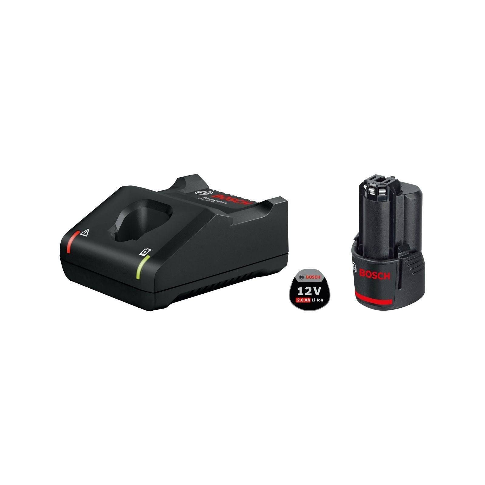 Eine Bosch 12V Lithium-Ionen-Batterie und ein Ladegerät. Die Batterie ist schwarz mit einem roten Etikett, und das Ladegerät hat ein kompaktes schwarzes Design.