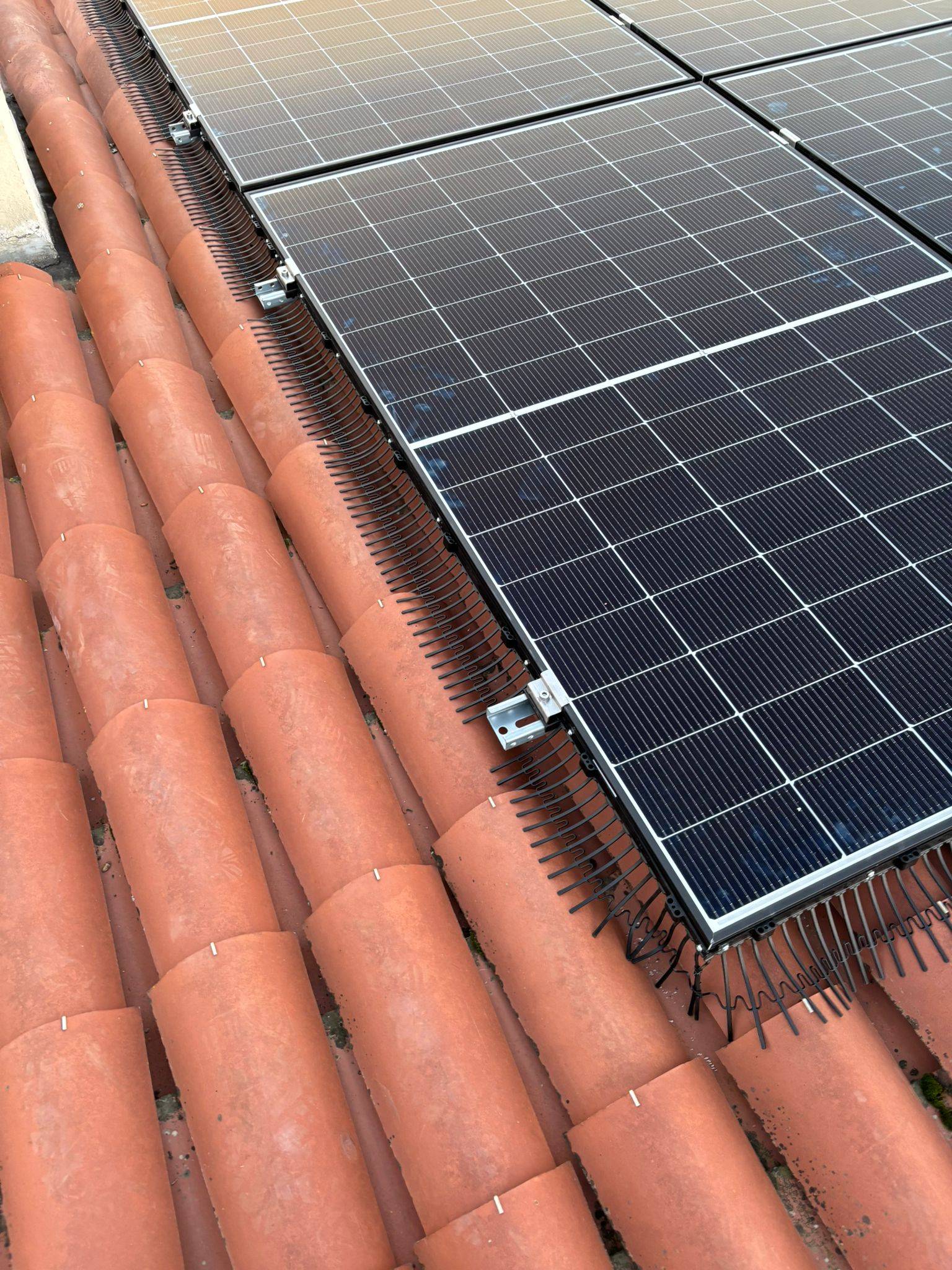 PV SolarSafe Taubenabwehr PV 22 m – 120mm, Clips für 30 mm Rahmen