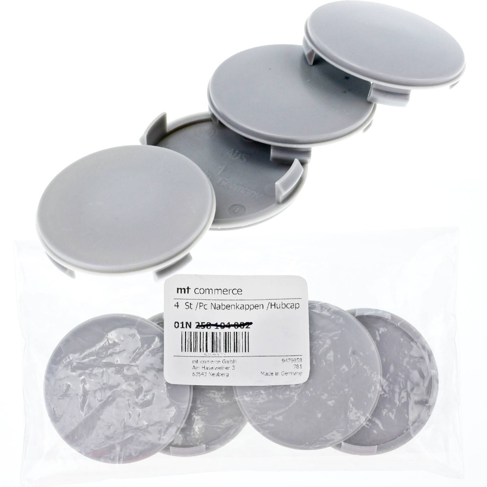 Satz von vier silbernen Radkappen in Verpackung, gestapelt und in einer durchsichtigen Plastiktüte mit Produktetikett gezeigt.